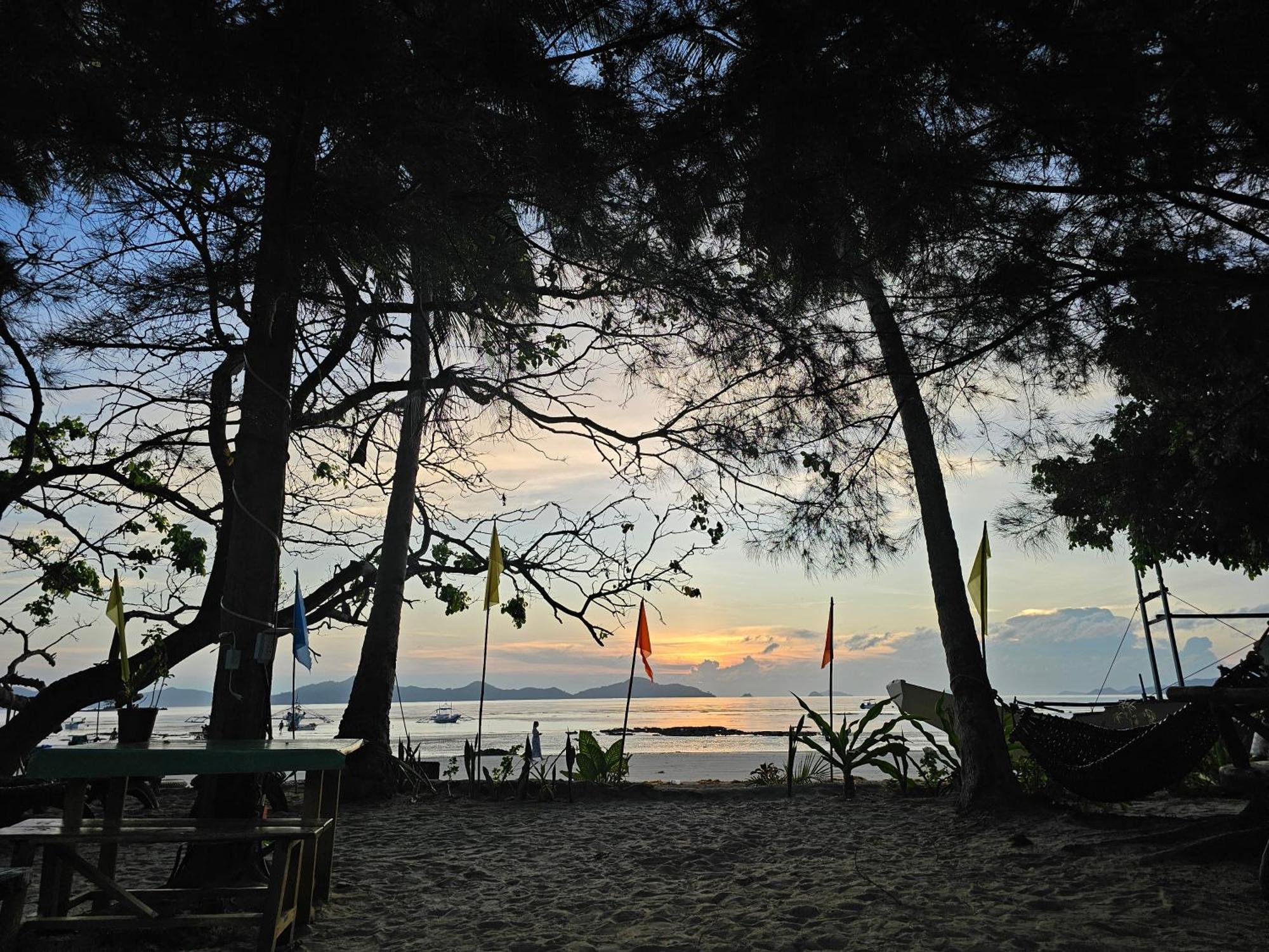 Floresitas Beach Resort El Nido Bagian luar foto
